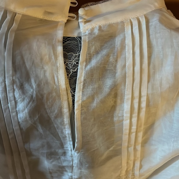 Stunning WHBM cotton and silk blouse with exquisite lace and pleating details - Picture 4 of 8